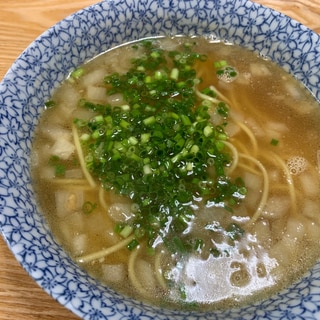 鶏ひき肉と玉ねぎの激辛ラーメン